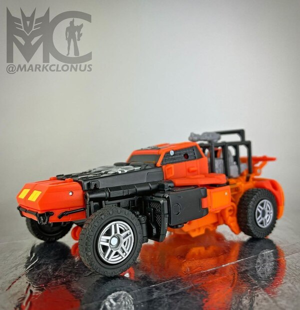 Image Of Triple Changer Sandstorm Behind The Scenes For Transformers Legacy United  (6 of 10)